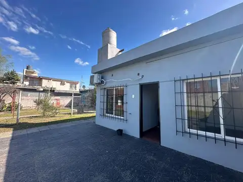 CASA 3 AMBIENTES + LOCALES COMERCIALES ING. ALLAN