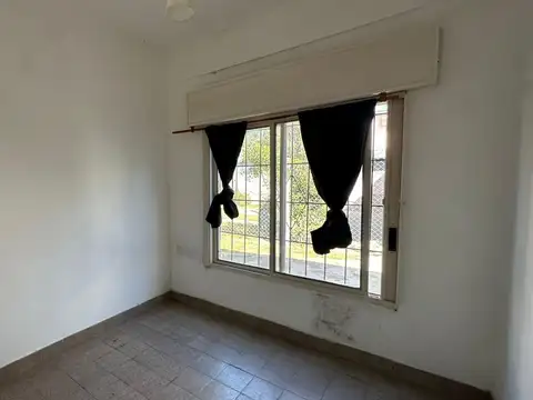 CASA 3 AMBIENTES + LOCALES COMERCIALES ING. ALLAN