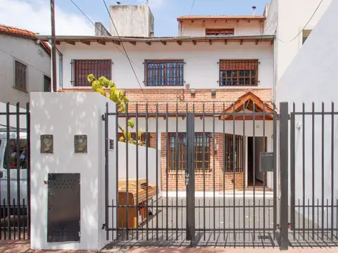 VENTA TRIPLEX 4 AMBIENTES EN VILLA MARTELLI