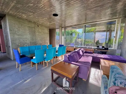 OPENHOUSE vende casa de categoría en Barrio Dalvian