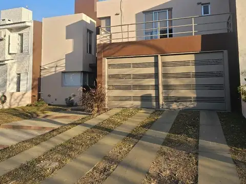 VENTA CASA COUNTRY TERRANOVA 3 DORMITORIOS PILETA GRAN PATIO