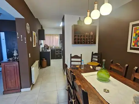 Casa en Venta con 4 cocheras