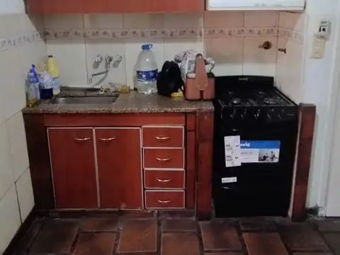 Chalet de 3 Ambientes con cochera y fondo libre.