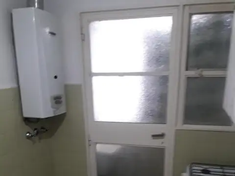 Amplio semipiso de 2 amb. SE VENDE ALQUILADO 