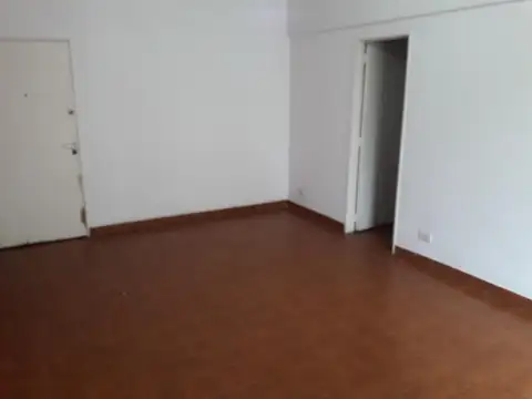 Amplio semipiso de 2 amb. SE VENDE ALQUILADO 