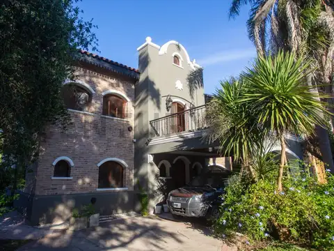 Hermosa Casa a la venta en barrio Saint Thomas Norte en Canning - 6 ambientes con piscina y parque