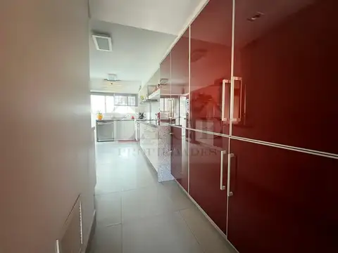 Casa 4 ambientes con 4 baños