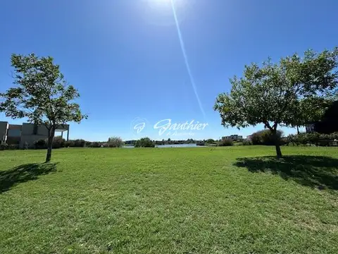 Lote doble a la laguna en venta de 2365 m2 ubicado en La Reserva Cardales