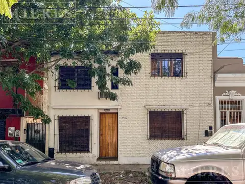 PH al frente, orientado al este, con entrada independiente, en calle cortada en venta