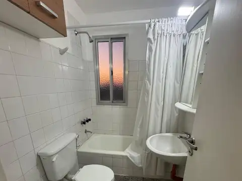 Departamento de 3 ambientes al contrafrente en alquiler