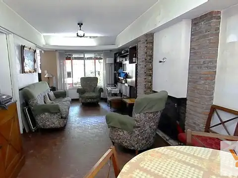 Casa en venta - 3 Dormitorios 2 Baños - Cochera - 186Mts2 - Hurlingham