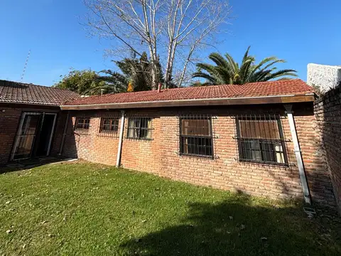 Casa 5 ambientes con 2 baños