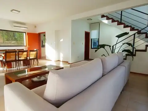 VENTA CASA 2 DORM PILETA VILLA ALLENDE GOLF