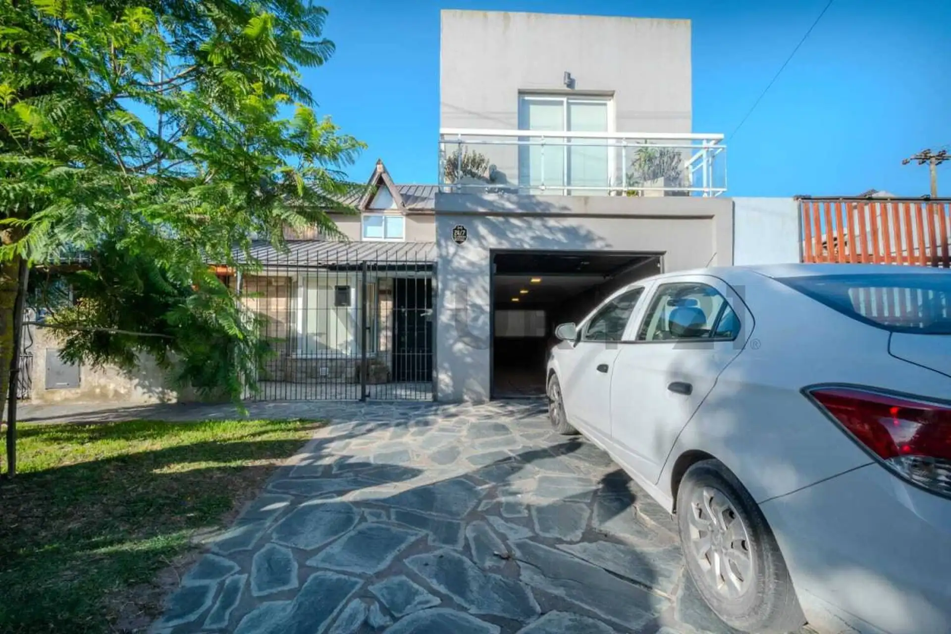 Chalet 5 ambientes en Venta Miguel Sagastizabal 7400