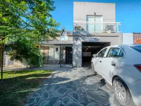 Chalet 5 ambientes en Venta Miguel Sagastizabal 7400
