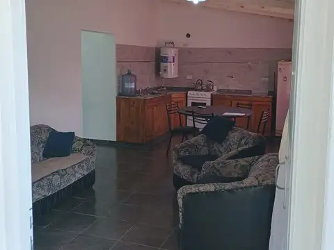 Casa 2 ambientes con 1 baño