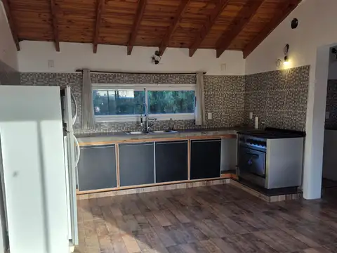 Amplia casa en alquiler