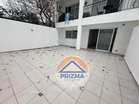 2 ambientes con 44 Mts de patio a 200 mts de la estaciòn.