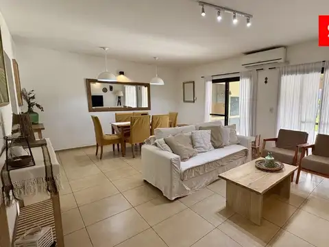 Barrio Roble joven, lote central, 3 dormitorios, cochera cubierta