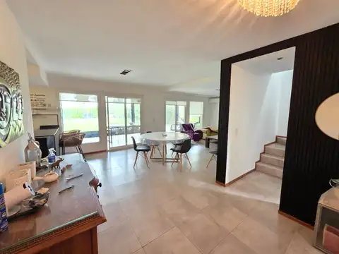 Casa 4 ambientes con 3 baños