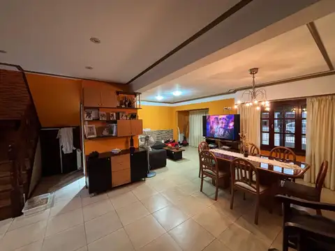 Hermosa Casa con 4 habitaciones, pileta y quincho
