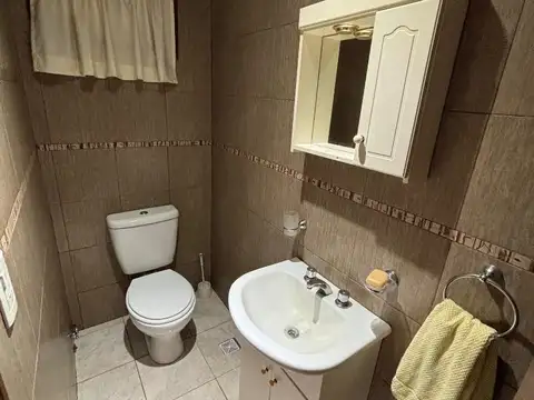 Casa 5 ambientes con 4 baños