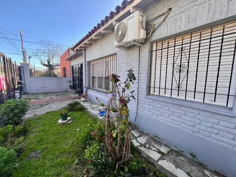 CASA 4 AMBIENTES EN VENTA EN LUIS GUILLON