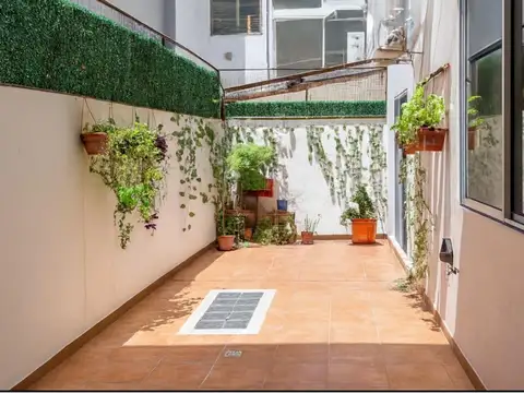 VENTA DEPTO 3 AMB C/ PATIO, COCHERA Y BAULERA EN CABALLITO