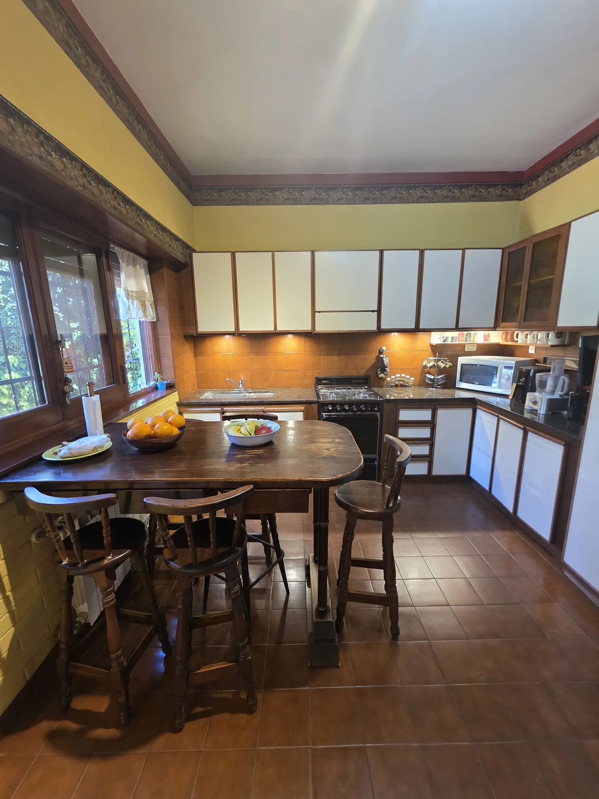 Chalet 5 amb con 3 dorm, parque y quincho con parrilla — Pompeya, a 4 cuadras del mar