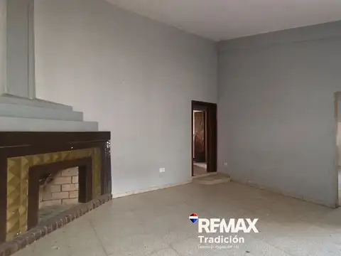 Casa en Alquiler con 2 cocheras