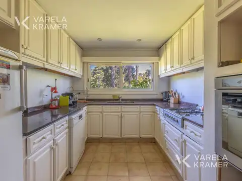 Casa en Venta con 4 cocheras