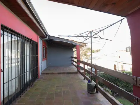 Casa en Venta con 3 cocheras