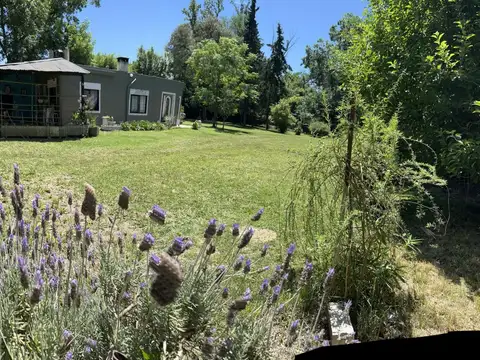 CASA QUINTA: 3300 M2 DE PARQUE, PISCINA Y PARRILLA