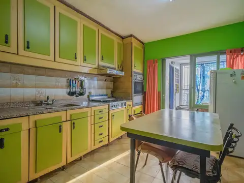 Amplio departamento 4 Ambientes con terraza privada