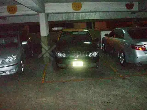 Excelente Cochera en Balvanera. Peron al 2700. Gran oportunidad