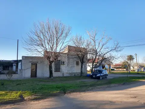 Antiguo almacén excelente esquina en La Clarita ER