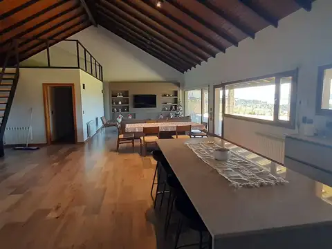 Casa 7 ambientes con 3 baños