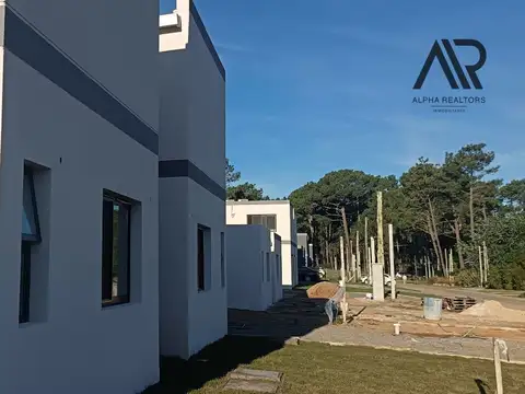 Casa en venta c/ cochera en Burnett
