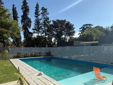 VENTA CASA 2 DORMITORIOS HOUSING ARGUELLO al 8300
