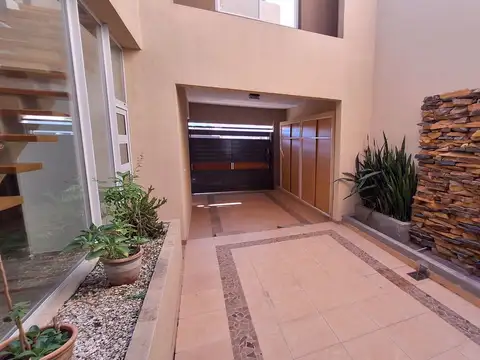 Casa 7 ambientes con 2 baños