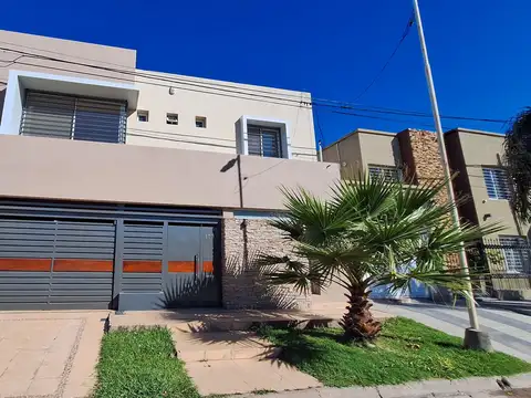 Moderna propiedad en barrio Paracao, Paraná