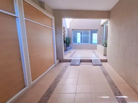 Moderna propiedad en barrio Paracao, Paraná