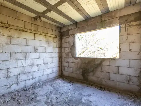VENTA - CASA A TERMINAR DE 190M2 CONSTRUIDOS Y 330M2 DE LOTE - BARRIO BOSQUE AZUL ROLDAN