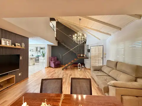 CASA 3 AMBIENTES CON QUINCHO Y PILETA EN PARQUE AYERZA