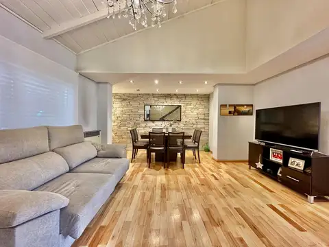 Casa en Venta en Castelar, USD 390.000