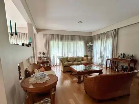 Casa 9 ambientes con 5 baños