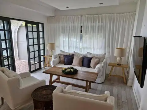 Córdoba e/ Colón y Alsina