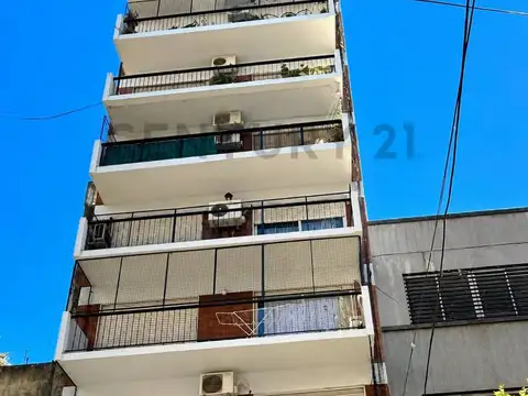 VENTA DEPARTAMENTO SUPER LUMINOSO 4 AMB + DEPENDENCIA
