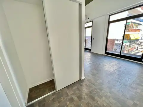 Departamento divisible de 49 m2. Balcon aterrazado.  Baño y Toilette - Full amenities