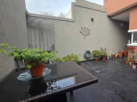 Depto Tipo Casa 4 ambientes con 2 baños